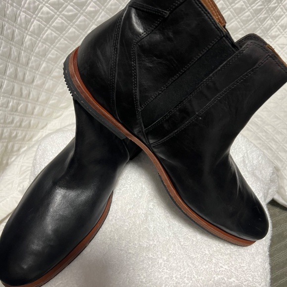 Leather Shpes - Picture 8 of 9